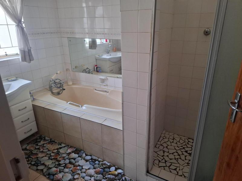 4 Bedroom Property for Sale in Parow North Western Cape